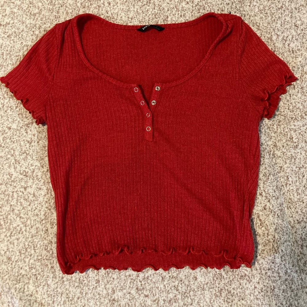 red cropped shirt w buttons, size XL